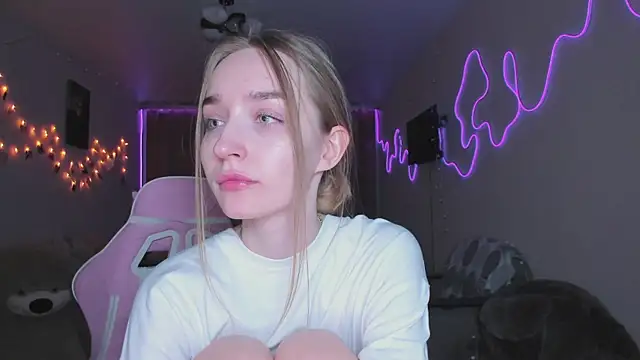 MoonDust live sex cam