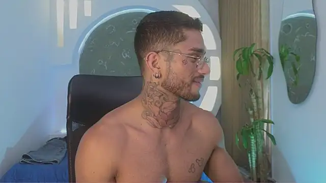 alanrodgers (M young) - I play with my nipples