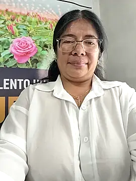 __valentina18 (G young) - Taking off my bra and putting more oil o