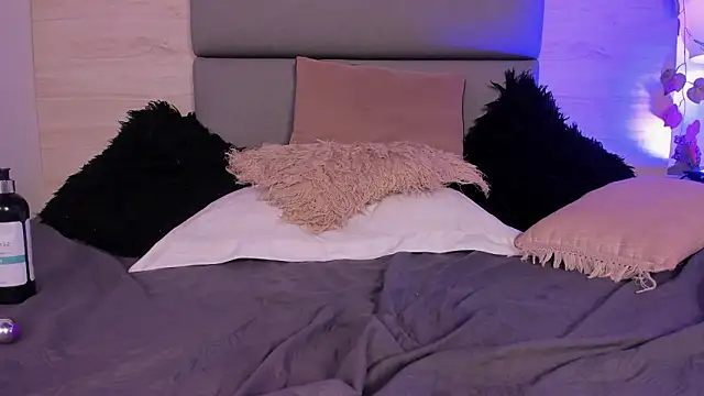 violettaroux - ViolettaRoux's free webcam - UK Sex Cams