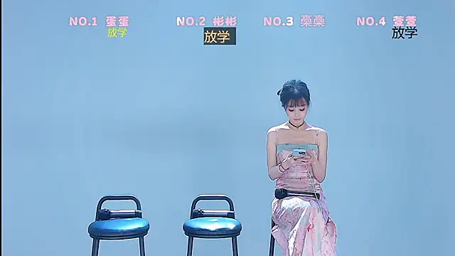 Fox_815 Live Webcam on Stripchat