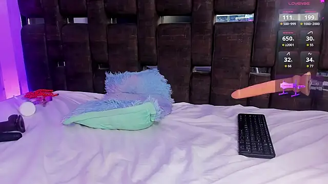 ScarletBlondie webcam