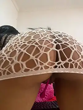 Webcam Model (Rosa_25x)  is live.Free join now!