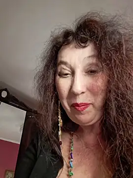 GypsyEsmeralda's Stripchat show and profile