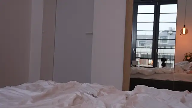 ibiddi (F young) - Glass dildo in pussy