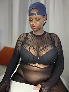 Webcam Model (ScarletMuseX) is live