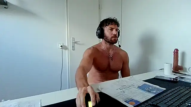 alpha-hunk - Alpha-hunk's free webcam - UK Sex Cams