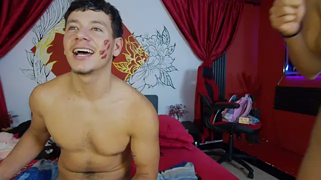 Chloe_MagnusKnig... Live Webcam on Stripchat