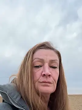 Webcam Model (Milf-Gabi)  is live.Free join now!