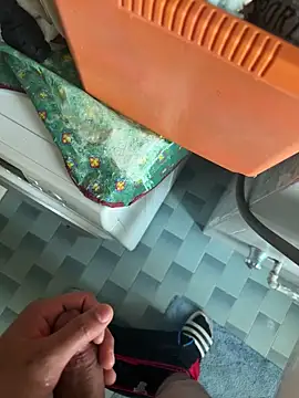 cavalloarabo69 (M twink) - faccio vedere le mutande della mia matri