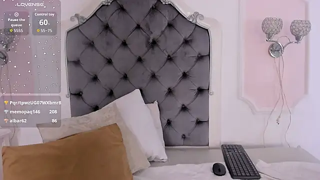 valentina_ross_ (F young) - SHOW ASS+NUDE