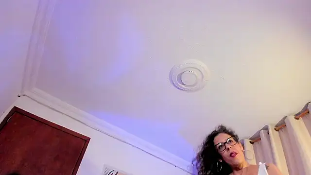 starmilf - StarMilf's free webcam - UK Sex Cams