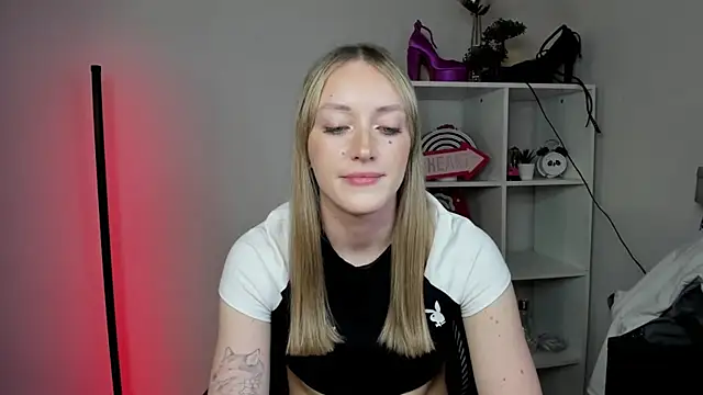 EvelynBlond live sex cam