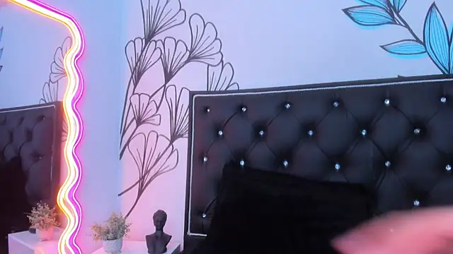 Sweet_Ariadna_'s Stripchat show and profile