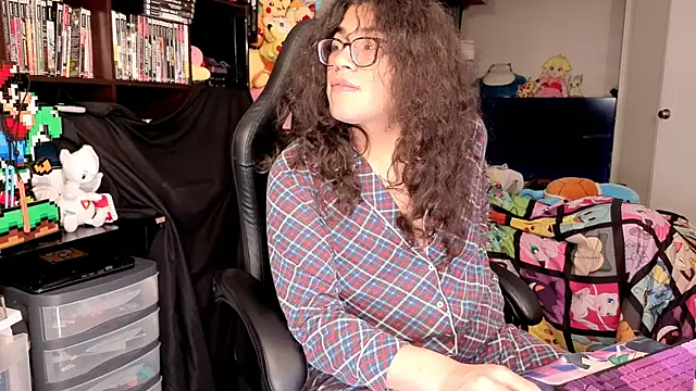 ShinyCherub Live Webcam on Stripchat