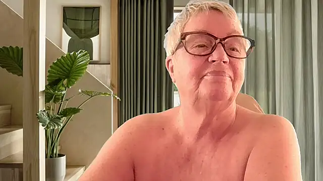Mystery-Grandmother webcam