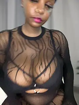 Webcam Model (ScarletMuseX) is live