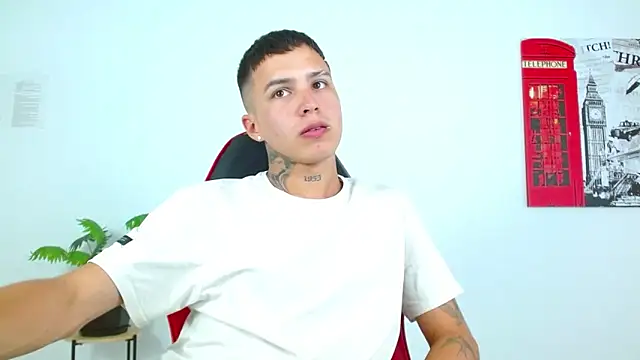 Cumandres18 live sex cam