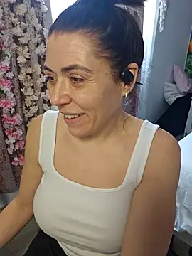 Webcam Model (Ellie-Elizabeth)  is live.Free join now!