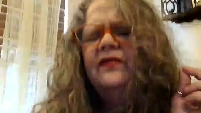 DestineeLoverGir... Live Webcam on Stripchat