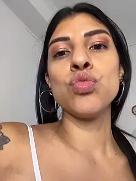 Webcam Model (moronoiroficial)  is live.Free join now!