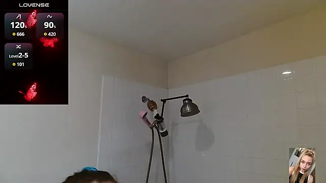 Blondiewithanass webcam