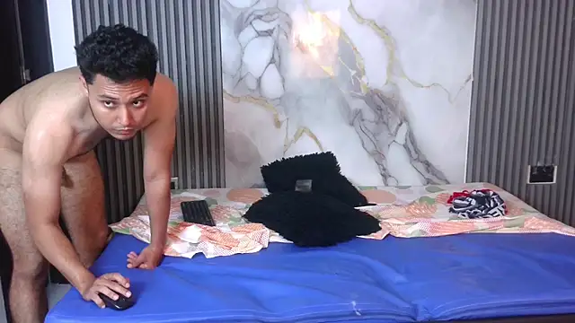 LunandCarlos Live Webcam on Stripchat