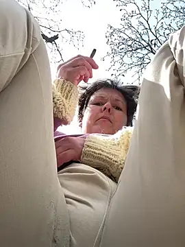 Webcam Model (CUMFOREVERY1nTitTiES2) is live