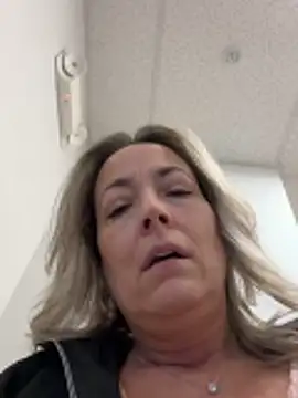 Cherry-red-xo's live cam