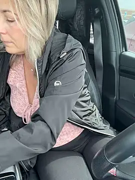 Cherry-red-xo's live cam