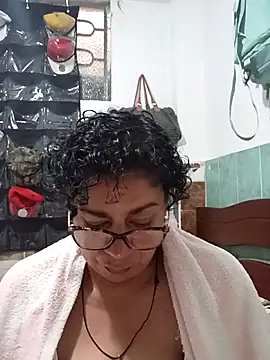 pupi-lanegra - Pupi-Lanegra's free webcam - UK Sex Cams