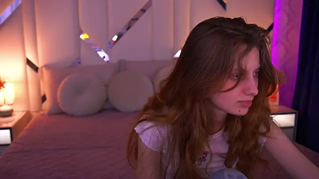 cuteefoxy - CuteeFoxy's free webcam - UK Sex Cams