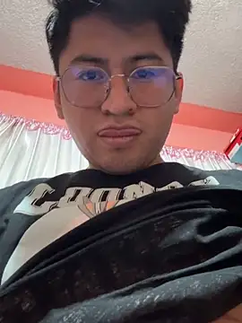 GoldenM95 live sex cam