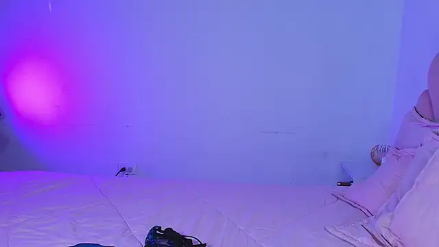 miacolucci18 - MiaColucci18's free webcam - UK Sex Cams