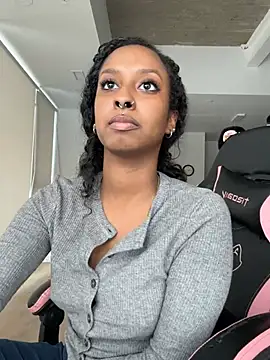 Your_Paris's Live Sex Cam Show