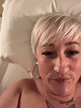 Webcam Model (Rozendefotz) is live