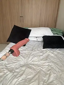 Webcam Model (Nicollemays)  is live.Free join now!