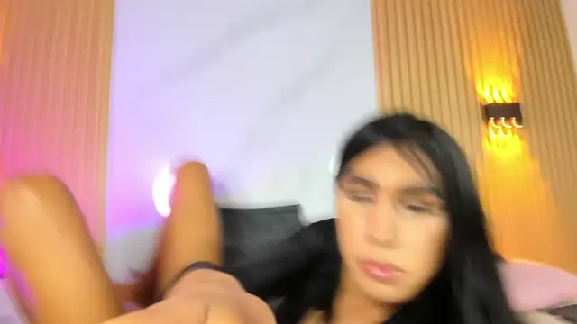 Miss_ElektraNova webcam