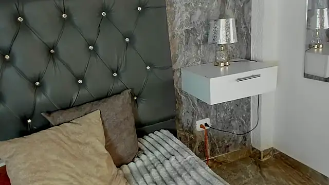 miaroousse - MiaRoousse's free webcam - UK Sex Cams