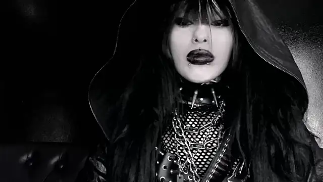 Live solo webcam of XXIOUX