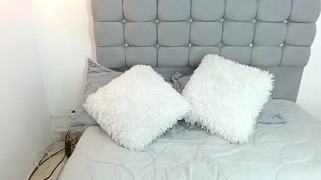 ariana_luxx_ - Ariana_luxx_'s free webcam - UK Sex Cams