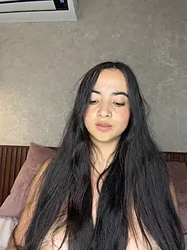 Webcam Model (alisonnwalker2025) is live