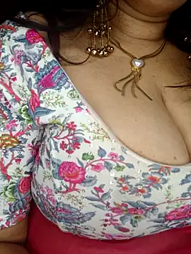 Webcam Model (Aarna111) is live