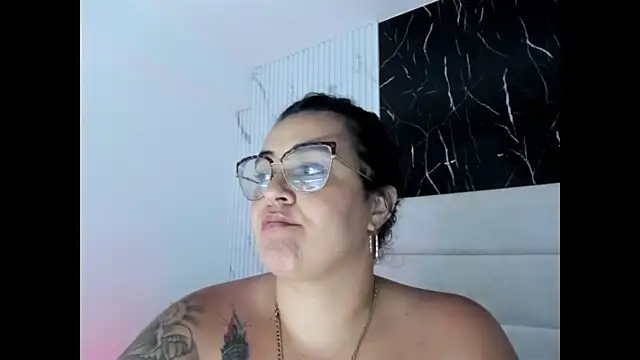 reginavegaa - Reginavegaa's free webcam - UK Sex Cams