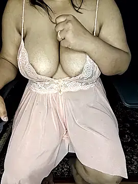 Curvy_Pooja