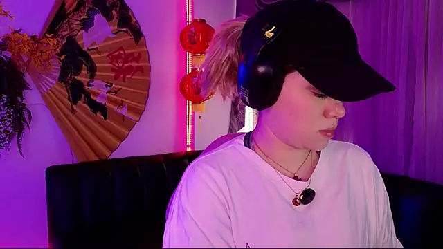 albaismynamex - AlbaismynameX's free webcam