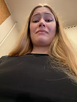 blonde_exe's live cam