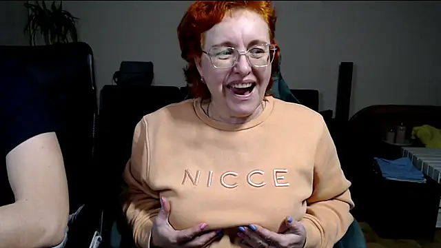 joannaandneighbour - JoannaAndNeighbour's free webcam