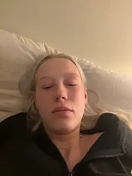 Webcam Model (LeniMaria)  is live.Free join now!