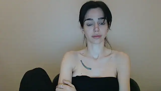 gglingeriee (F young) - 150tkns = 1 hour lesbian/couple video